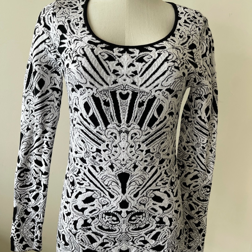Rondina printed thicker material bondage sweater